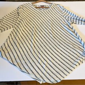 Vince Camuto woman's 3x lightweight sweater tunic,white w/black diagonal stripes